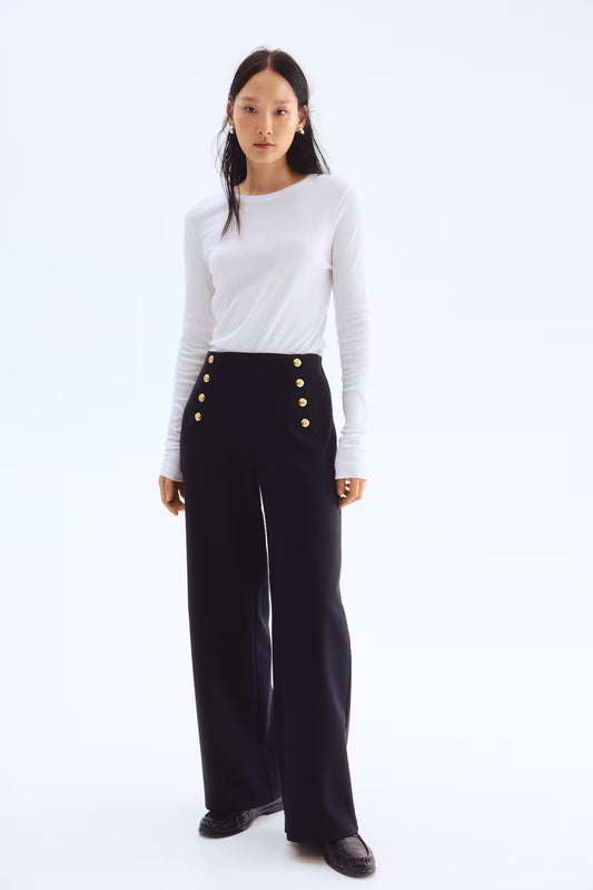 Trousers with button closure